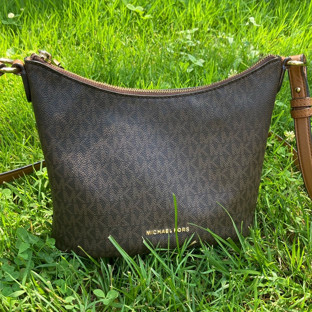 Michael Kors Brown Lupita Messenger Bucket Bag Crossbody Crescent Shape Purse - Picture 5 of 16